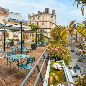 4* Hotel College